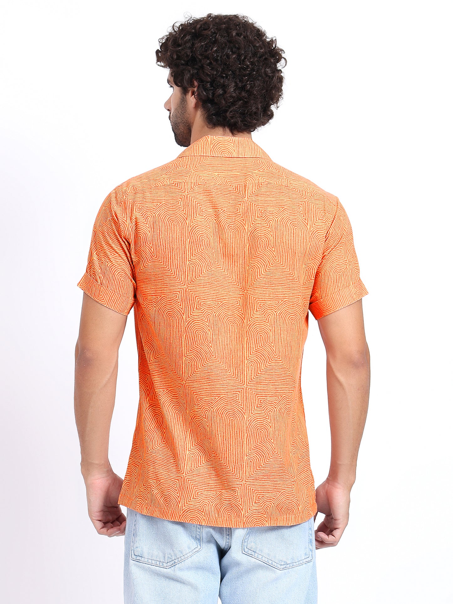 Casual Short-Sleeve Button-Down Shirt in Warm Orange Swirl Print