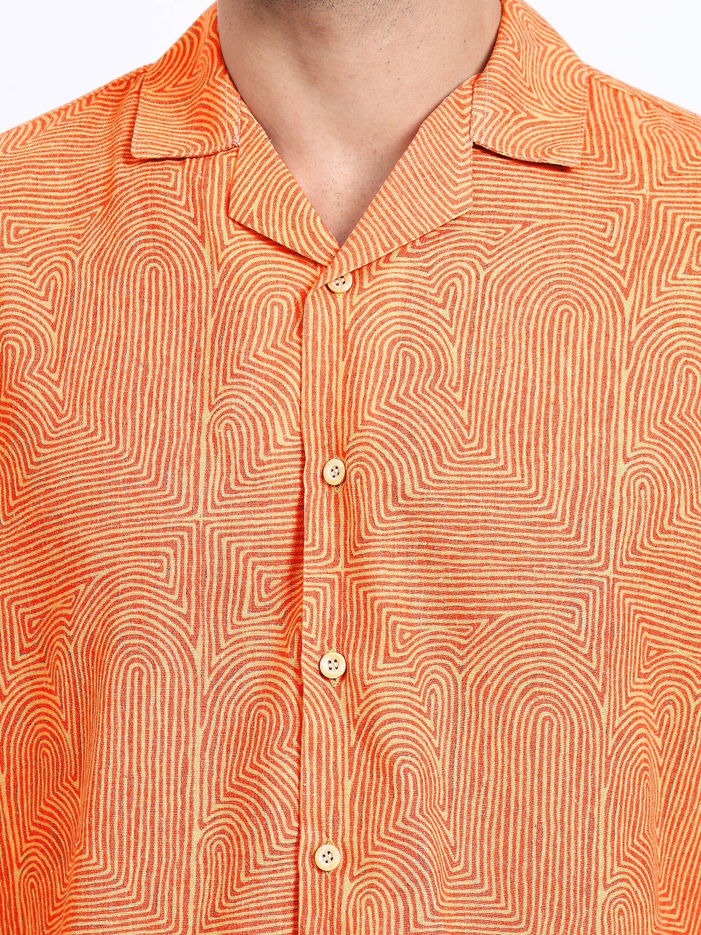 Casual Short-Sleeve Button-Down Shirt in Warm Orange Swirl Print