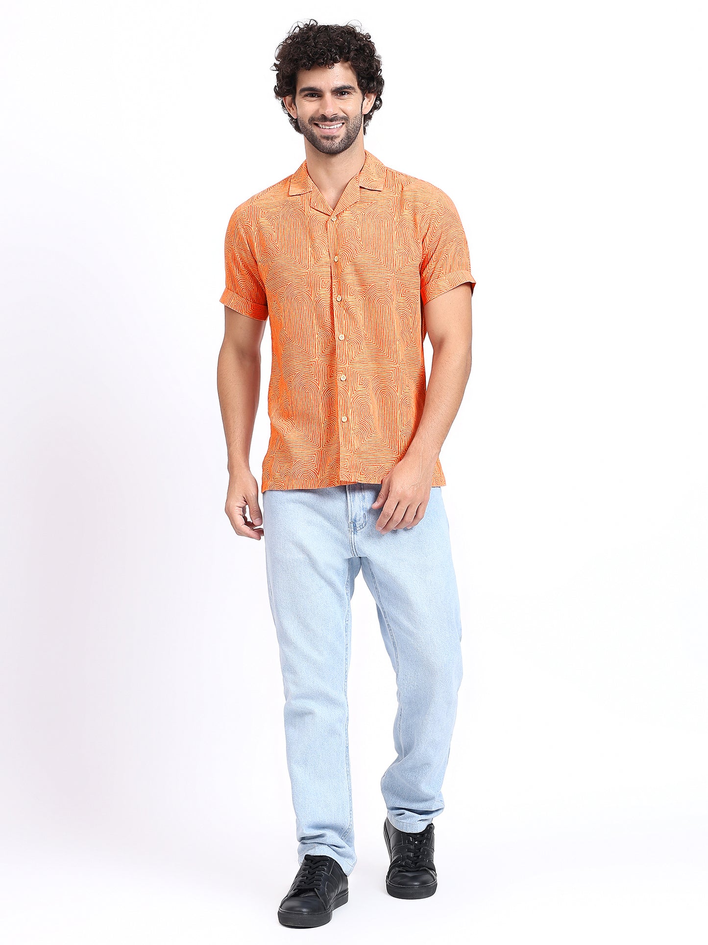 Casual Short-Sleeve Button-Down Shirt in Warm Orange Swirl Print