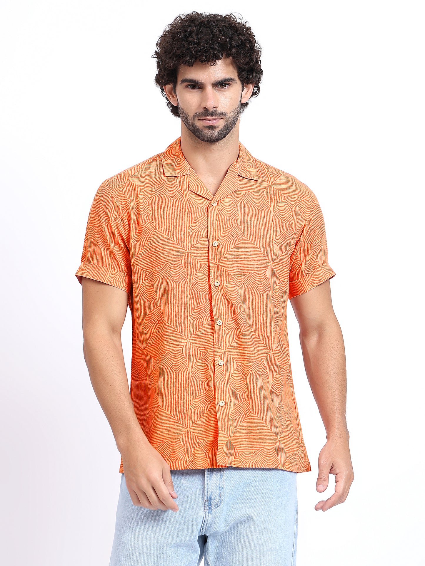 Casual Short-Sleeve Button-Down Shirt in Warm Orange Swirl Print