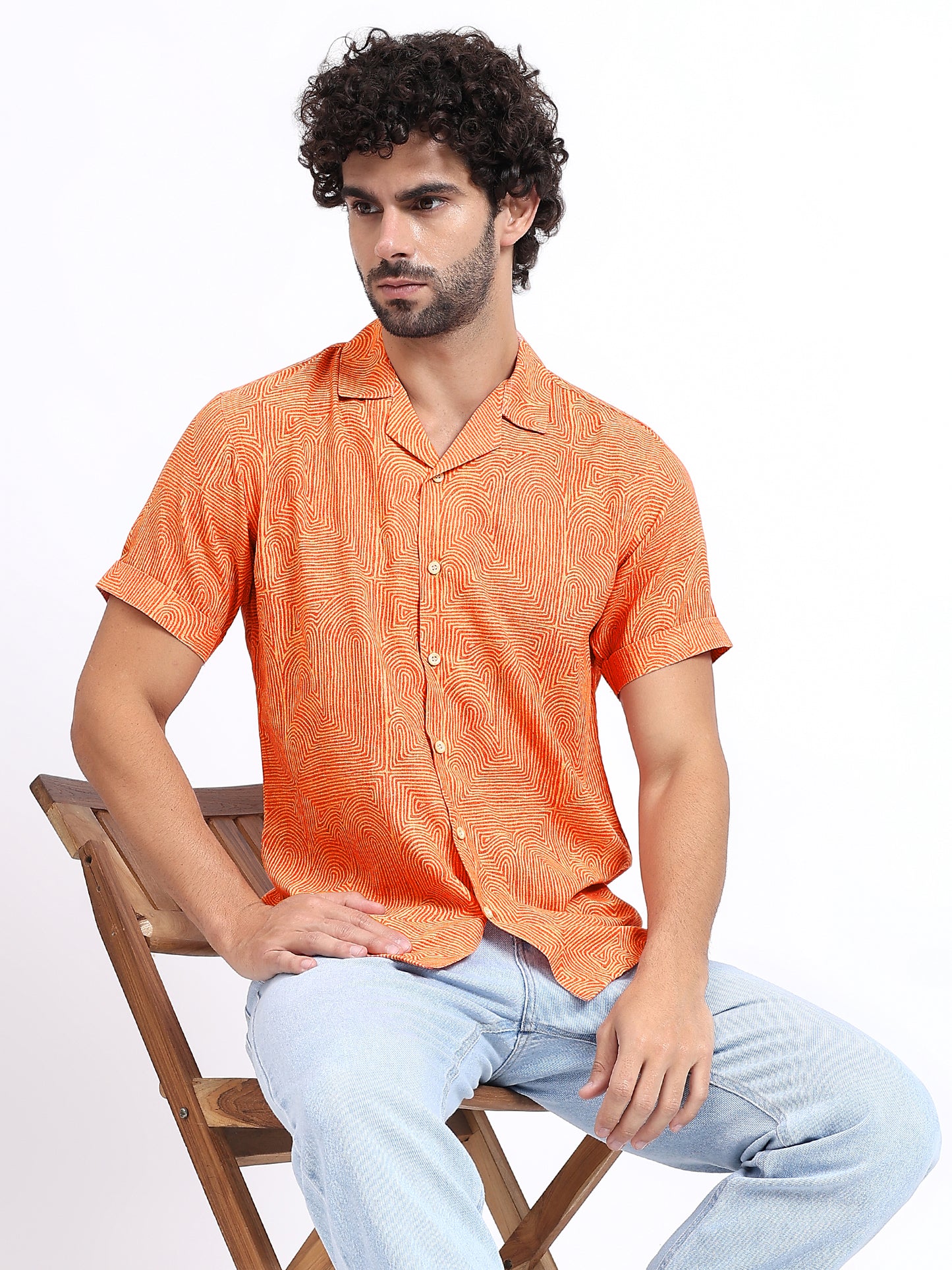 Casual Short-Sleeve Button-Down Shirt in Warm Orange Swirl Print