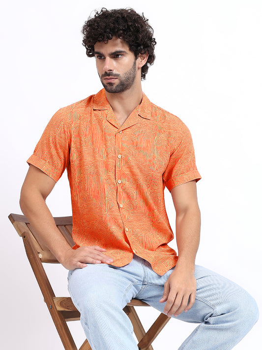 Casual Short-Sleeve Button-Down Shirt in Warm Orange Swirl Print